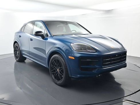 Certified 2025 Porsche Cayenne Coupe AWD/4WD image 17