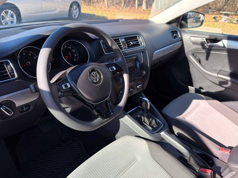 Used 2017 Volkswagen Jetta S image 16