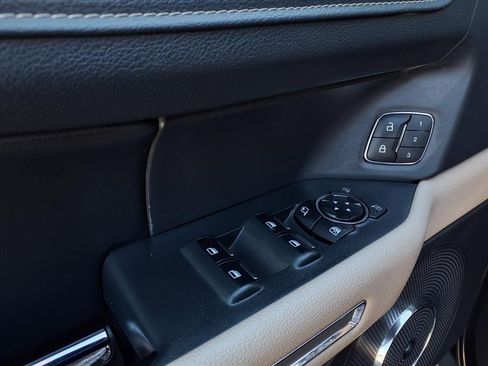 Used 2023 Ford Expedition Limited image 18