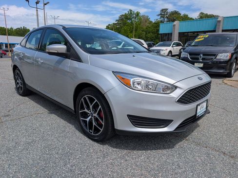 Used 2016 Ford Focus SE FWD image 9