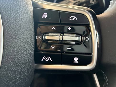 Certified 2026 Kia Carnival SX FWD image 25