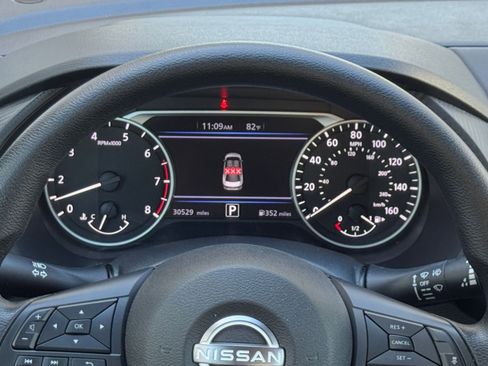 Used 2025 Nissan Sentra SV image 39