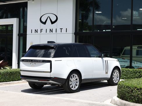 Used 2025 Land Rover Range Rover SE AWD/4WD image 4