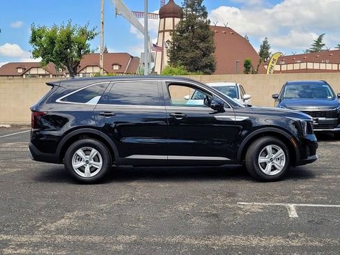 New 2026 Kia Sorento LX FWD image 3