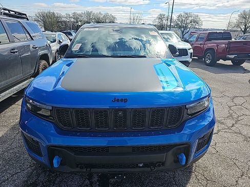 Used 2024 Jeep Grand Cherokee Trailhawk image 2