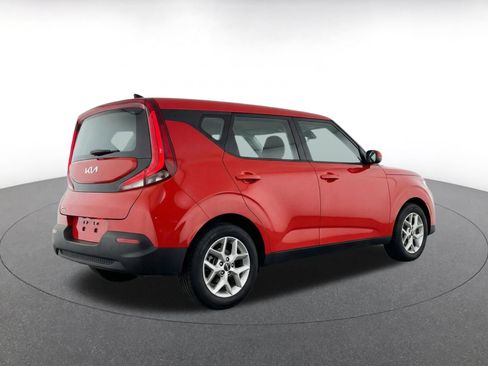 Used 2025 Kia Soul LX w/ LX Technology Package FWD image 8