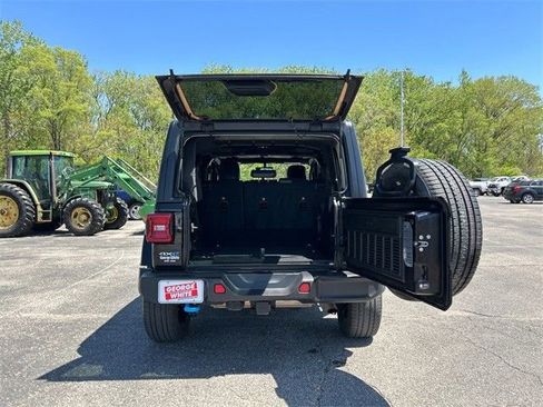 Used 2023 Jeep Wrangler Unlimited Sahara image 15