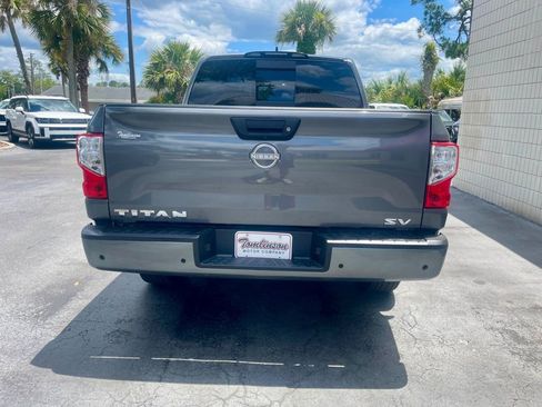 Used 2024 Nissan Titan SV w/ SV Convenience Package RWD image 4