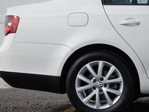 Used 2010 Volkswagen Jetta Limited Edition FWD image 29