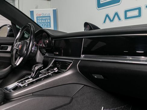 Used 2018 Porsche Panamera 4 AWD/4WD image 33