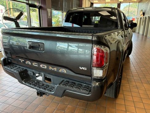 Used 2020 Toyota Tacoma TRD Sport  Medium Bed image 8