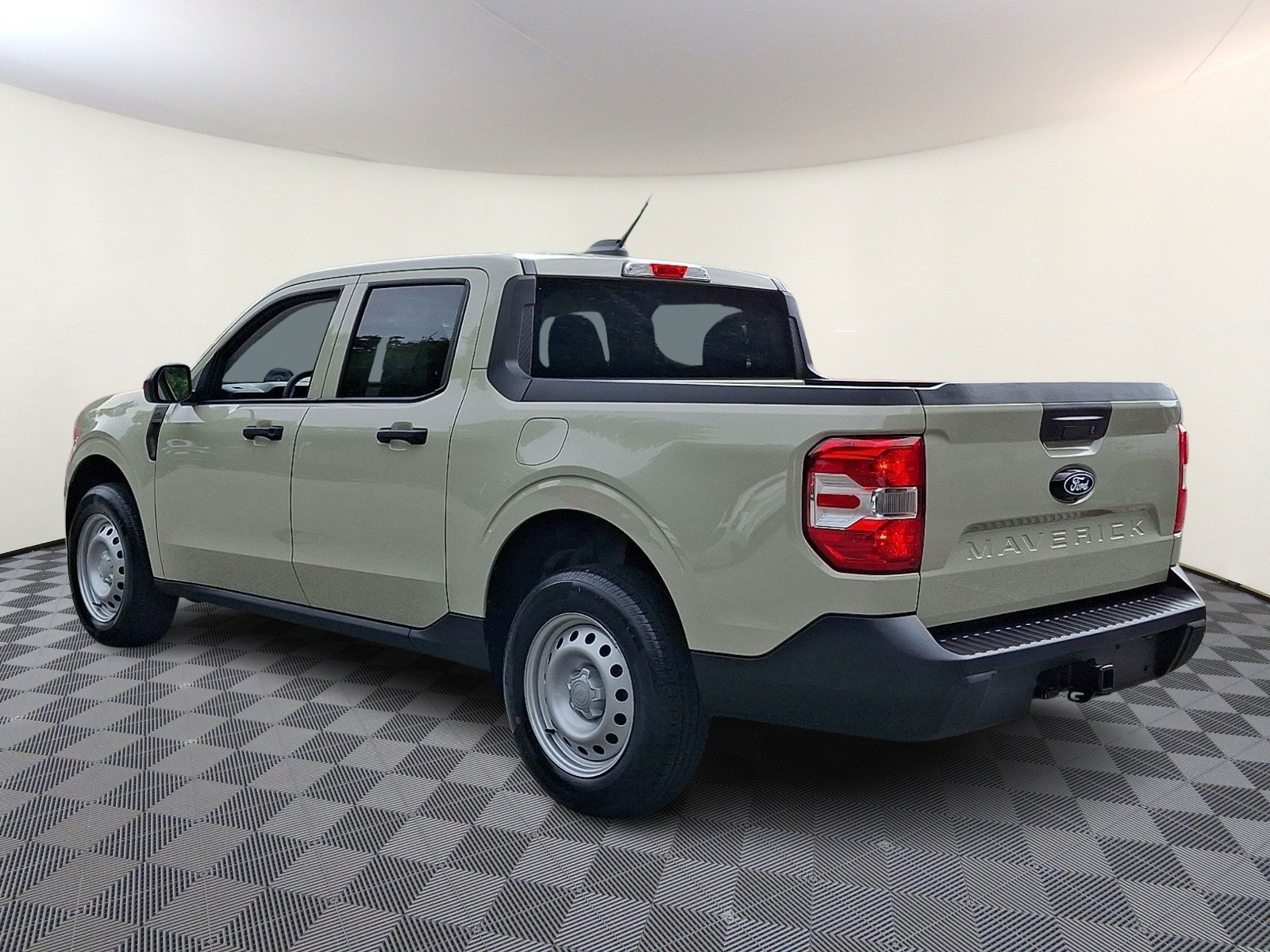 Used 2025 Ford Maverick XL w/ Equipment Group 102A AWD/4WD image 4