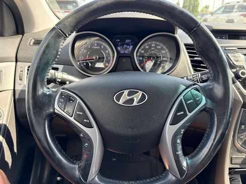 Used 2015 Hyundai Elantra SE w/ Option Group 03 FWD image 2