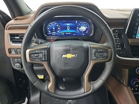 Used 2023 Chevrolet Suburban High Country image 11