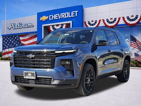 New 2026 Chevrolet Traverse LT w/ Midnight/Sport Edition FWD image 2