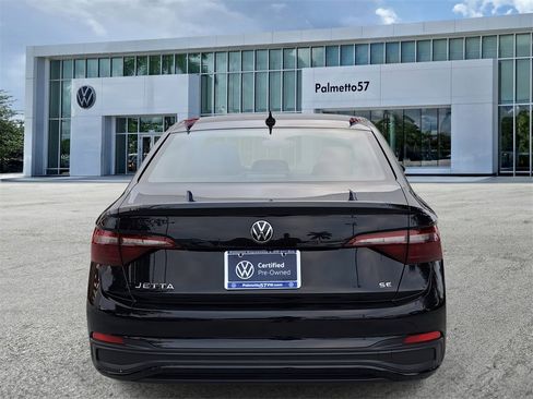 Certified 2022 Volkswagen Jetta SE image 5