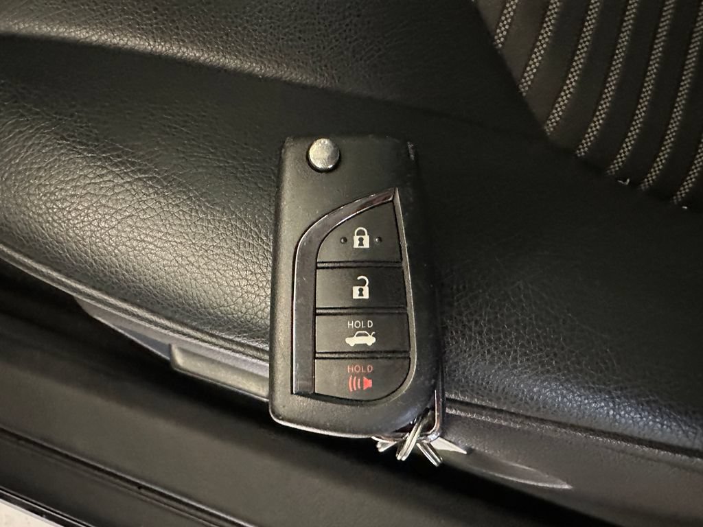 Used 2021 Toyota Camry SE FWD image 17