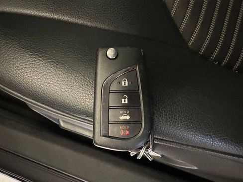 Used 2021 Toyota Camry SE FWD image 17