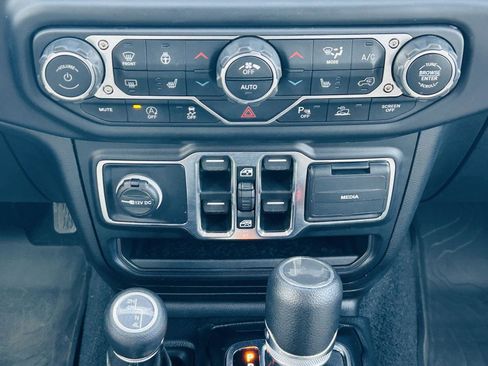 Used 2022 Jeep Wrangler Unlimited Sport image 22