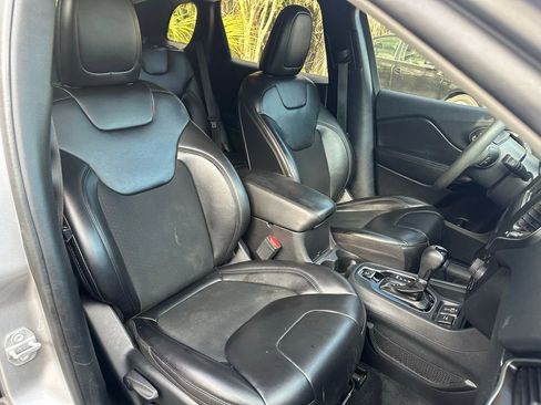 Used 2020 Jeep Cherokee Latitude Plus image 25