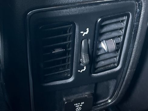 Used 2021 Jeep Grand Cherokee Laredo X AWD/4WD image 16