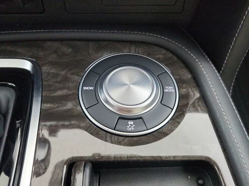 Used 2024 Nissan Armada Platinum w/ Captain's Chairs Package RWD image 35