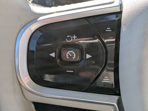 Used 2021 Volvo XC90 T5 Momentum w/ Protection Package Premier image 20