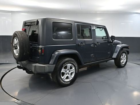 Used 2008 Jeep Wrangler Unlimited Sahara AWD/4WD image 4