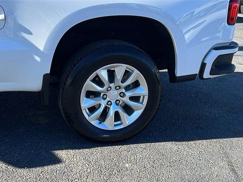 Certified 2024 Chevrolet Silverado 1500 Custom w/ LPO, Dark Essentials Package image 9