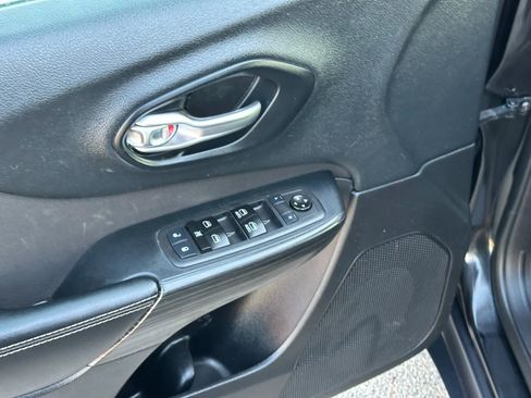 Used 2016 Jeep Cherokee Latitude image 12