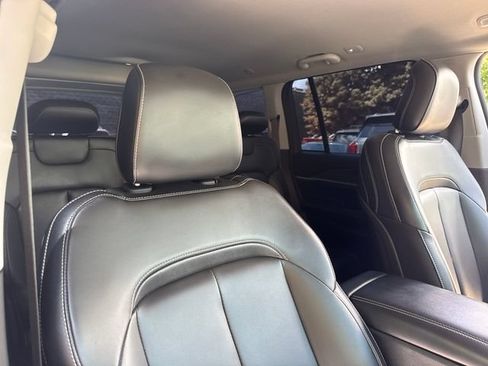 Used 2023 Jeep Grand Cherokee Limited AWD/4WD image 25