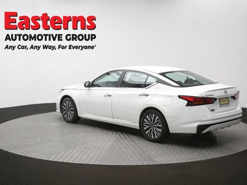 Used 2025 Nissan Altima 2.5 SV FWD image 61