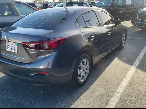Used 2018 MAZDA MAZDA3 Sport image 3