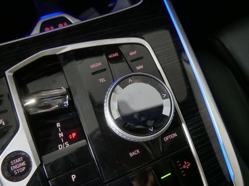 Used 2024 BMW X7 M60i AWD/4WD image 31