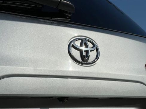 Used 2025 Toyota Corolla Cross XLE FWD image 44