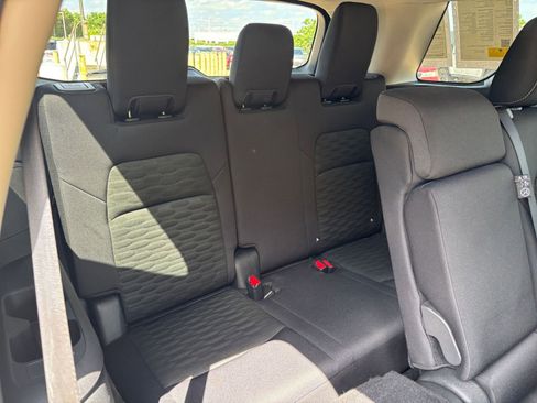 Used 2025 Nissan Pathfinder SV FWD image 31