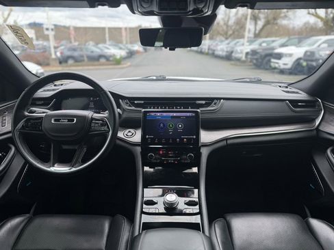 Used 2022 Jeep Grand Cherokee Overland w/ Luxury Tech Group IV image 23