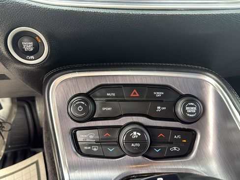 Used 2018 Dodge Challenger SXT RWD image 21