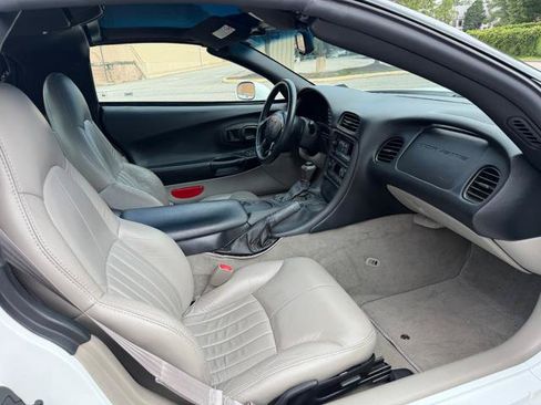 Used 1998 Chevrolet Corvette Coupe RWD image 16