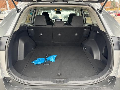 Used 2021 Toyota RAV4 LE image 6