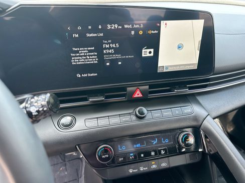 Used 2025 Hyundai Elantra SEL FWD image 16