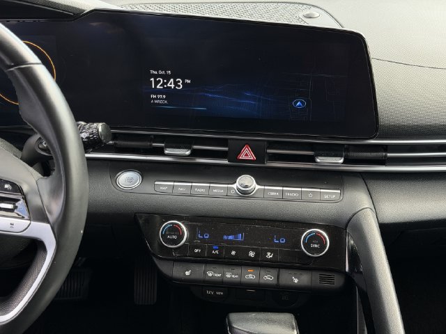 Used 2025 Hyundai Elantra SEL FWD image 15