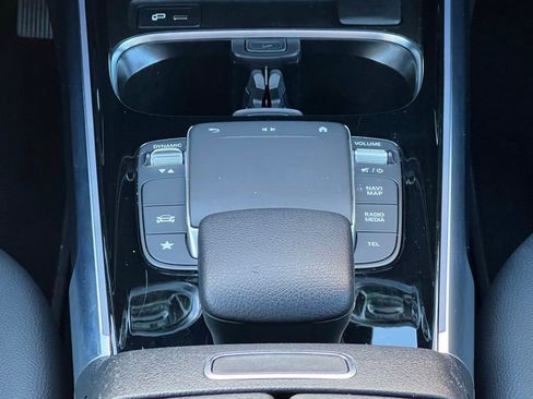 Certified 2021 Mercedes-Benz GLB 250 4MATIC image 23