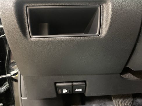 Used 2025 Nissan Versa SV FWD image 20