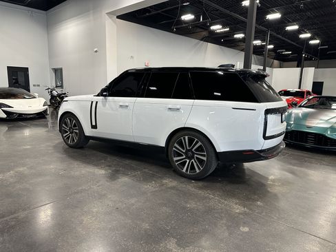 Used 2023 Land Rover Range Rover SE AWD/4WD image 2