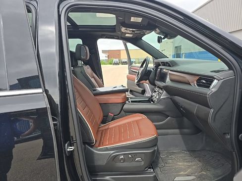 Used 2023 GMC Yukon Denali Ultimate AWD/4WD image 23