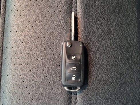 Used 2017 Volkswagen Passat 1.8T SE image 32