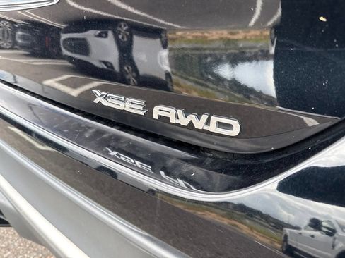 Used 2021 Toyota Highlander XSE AWD/4WD image 12