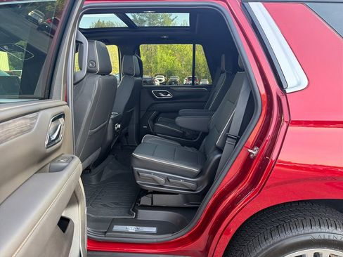 Certified 2024 GMC Yukon SLT w/ SLT Premium Package AWD/4WD image 28