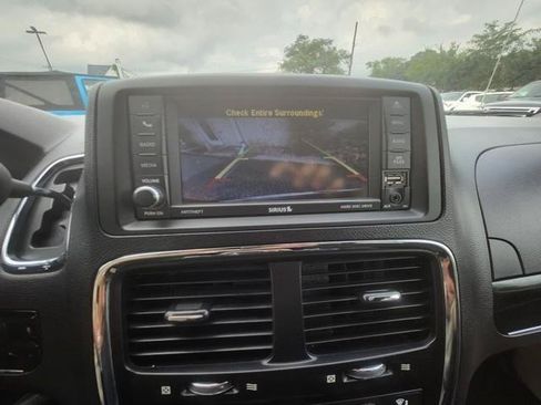 Used 2016 Dodge Grand Caravan SE FWD image 15